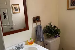 7477 NW 167th St, Hialeah, FL 33015 - Photo 17