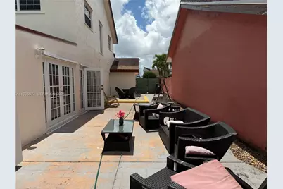 9085 Grand Canal Dr, Miami, FL 33174 - Photo 11