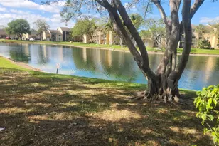 210 E Palm Cir E, Pembroke Pines, FL 33025 - Photo 5