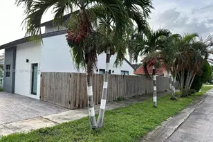 1295 SE 9th Pl, Homestead, FL 33035 - Photo 3