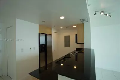 325 S Biscayne Blvd #2320, Miami, FL 33131 - Photo 7