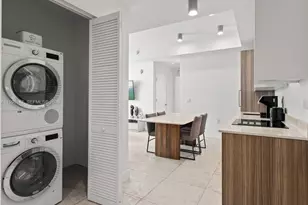 239 SW 9th St, Miami, FL 33130 - Photo 13