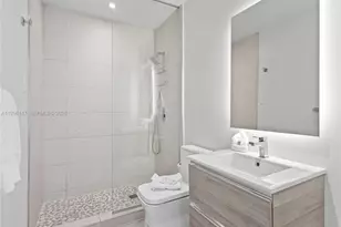 239 SW 9th St, Miami, FL 33130 - Photo 11