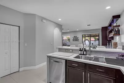 3446 W 90th St, Hialeah, FL 33018 - Photo 7