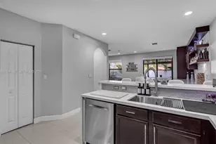 3446 W 90th St, Hialeah, FL 33018 - Photo 7