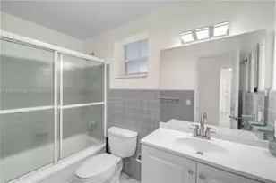 462 Golden Isles Dr, Hallandale Beach, FL 33009 - Photo 19