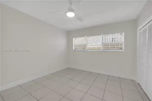 462 Golden Isles Dr, Hallandale Beach, FL 33009 - Photo 15