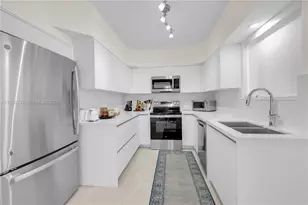 462 Golden Isles Dr, Hallandale Beach, FL 33009 - Photo 9