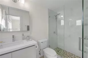 462 Golden Isles Dr, Hallandale Beach, FL 33009 - Photo 15