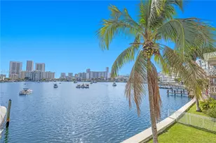 462 Golden Isles Dr, Hallandale Beach, FL 33009 - Photo 23