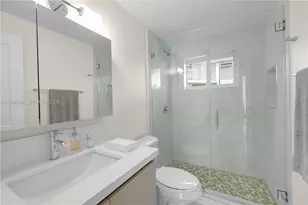 462 Golden Isles Dr, Hallandale Beach, FL 33009 - Photo 13