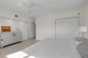 462 Golden Isles Dr, Hallandale Beach, FL 33009 - Photo 19