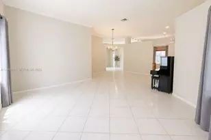 717 Tanglewood Cir, Weston, FL 33327 - Photo 3