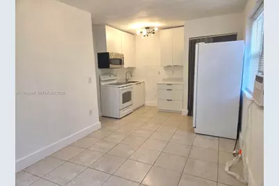 34 SW 6th Ave #4, Dania Beach, FL 33004 - Photo 1