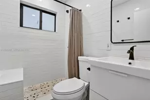 7811 NE 10th Ct, Miami, FL 33138 - Photo 21
