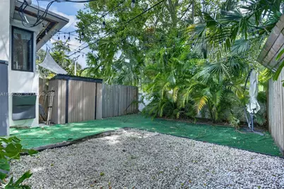 7811 NE 10th Ct, Miami, FL 33138 - Photo 27