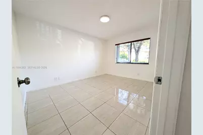 310 Lakeview Dr #105, Weston, FL 33326 - Photo 17