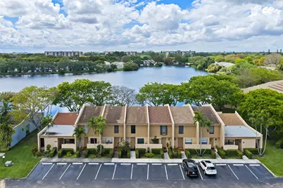 1360 NW 97th Ter #272, Pembroke Pines, FL 33024 - Photo 3