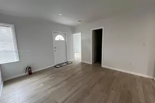 811 NW 21st Ct, Miami, FL 33125 - Photo 9