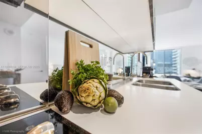 31 SE 6th St #2703, Miami, FL 33131 - Photo 9