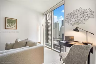 31 SE 6th St, Miami, FL 33131 - Photo 5