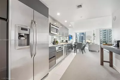 31 SE 6th St #2703, Miami, FL 33131 - Photo 7