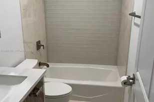 19265 E St Andrews Dr, Hialeah, FL 33015 - Photo 43