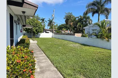 809 NE 2nd St Unit 1-2, Hallandale Beach, FL 33009 - Photo 1