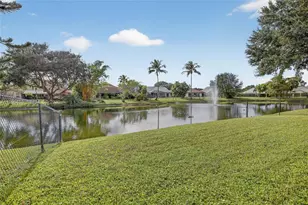 9481 Oak Grove Cir, Davie, FL 33328 - Photo 5