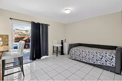 18615 NW 84th Pl #102-1, Hialeah, FL 33015 - Photo 7