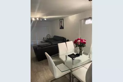 100 Lakeview Dr #207, Weston, FL 33326 - Photo 1