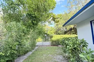 325 NE 131st St, North Miami, FL 33161 - Photo 59