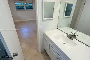 325 NE 131st St, North Miami, FL 33161 - Photo 47