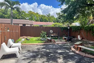 7411 Twin Sabal Dr, Miami Lakes, FL 33014 - Photo 13