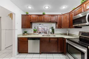 10500 NW 3rd St, Pembroke Pines, FL 33026 - Photo 7