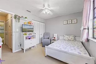 10500 NW 3rd St, Pembroke Pines, FL 33026 - Photo 11