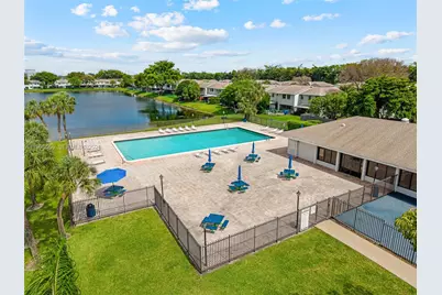 10500 NW 3rd St, Pembroke Pines, FL 33026 - Photo 37