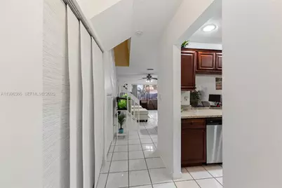 10500 NW 3rd St, Pembroke Pines, FL 33026 - Photo 23