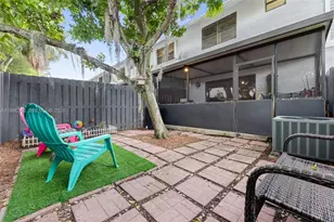 10500 NW 3rd St, Pembroke Pines, FL 33026 - Photo 5