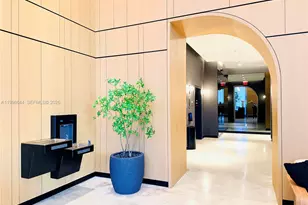 121 NE 5th St, Miami, FL 33132 - Photo 15