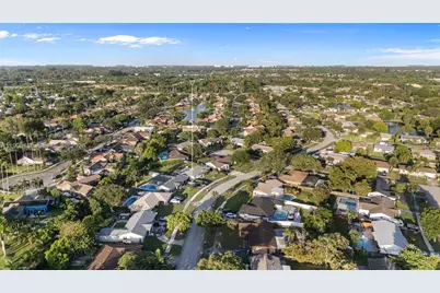 12811 SW 9th Pl, Davie, FL 33325 - Photo 33