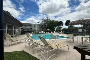 10000 NW 9th St Cir, Miami, FL 33172 - Photo 23
