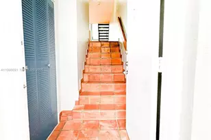 10000 NW 9th St Cir, Miami, FL 33172 - Photo 5