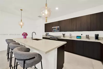 8319 NW 49th St, Doral, FL 33166 - Photo 17