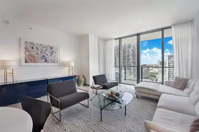 68 SE 6th St #2104, Miami, FL 33131 - Photo 3