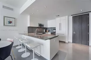 68 SE 6th St, Miami, FL 33131 - Photo 5