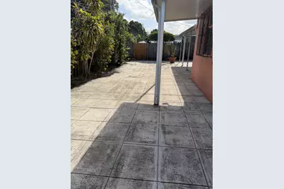 1185 W 32nd St, Hialeah, FL 33012 - Photo 17