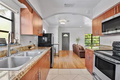 1440 NE 148th St, Miami, FL 33161 - Photo 9