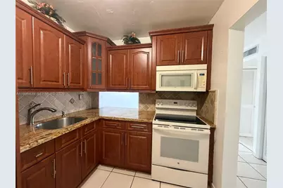 120 Royal Palm Rd #301, Hialeah Gardens, FL 33016 - Photo 9
