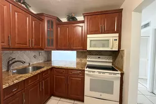 120 Royal Palm Rd, Hialeah Gardens, FL 33016 - Photo 9